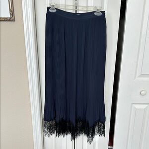 Reiss | Elegant Navy Blue Pleated Skirt with Lace Trim
